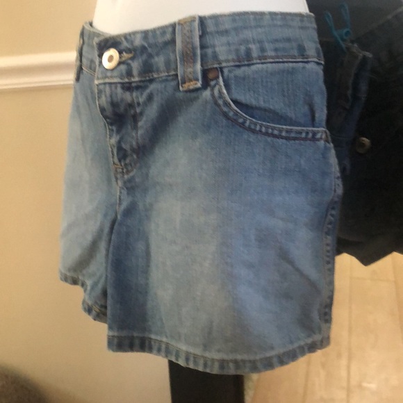 Tommy Hilfiger Jean shorts Size 8 - Picture 3 of 8
